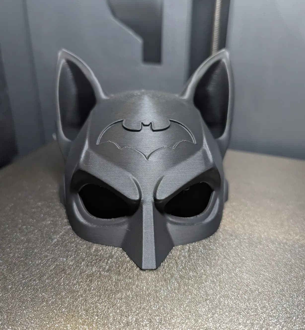 Capacete de herói com símbolo